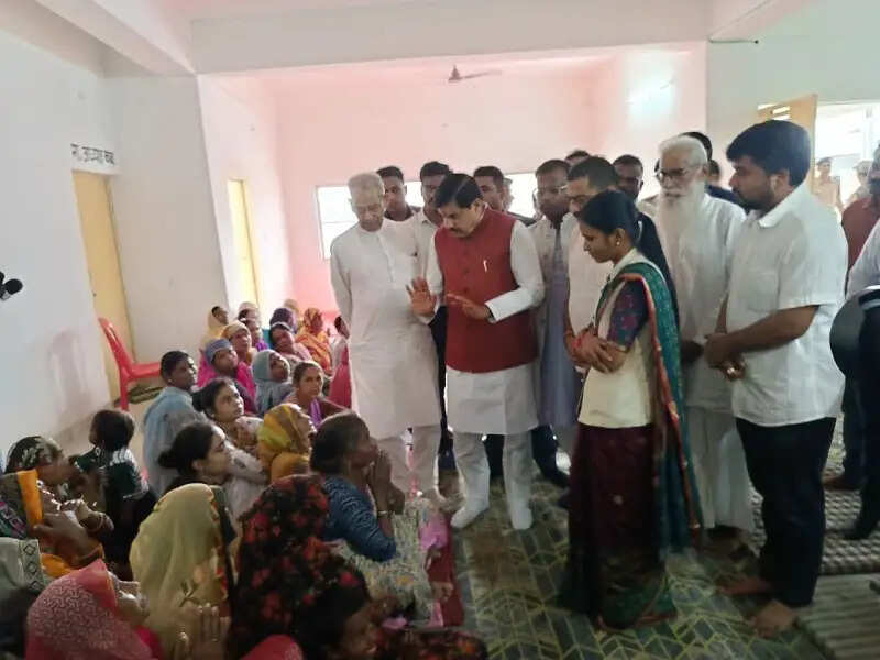 मप्र के मुख्यमंत्री ने चित्रकूट में बाढ़ प्रभावित क्षेत्रों का पैदल भ्रमण कर नुकसान का लिया जायजा