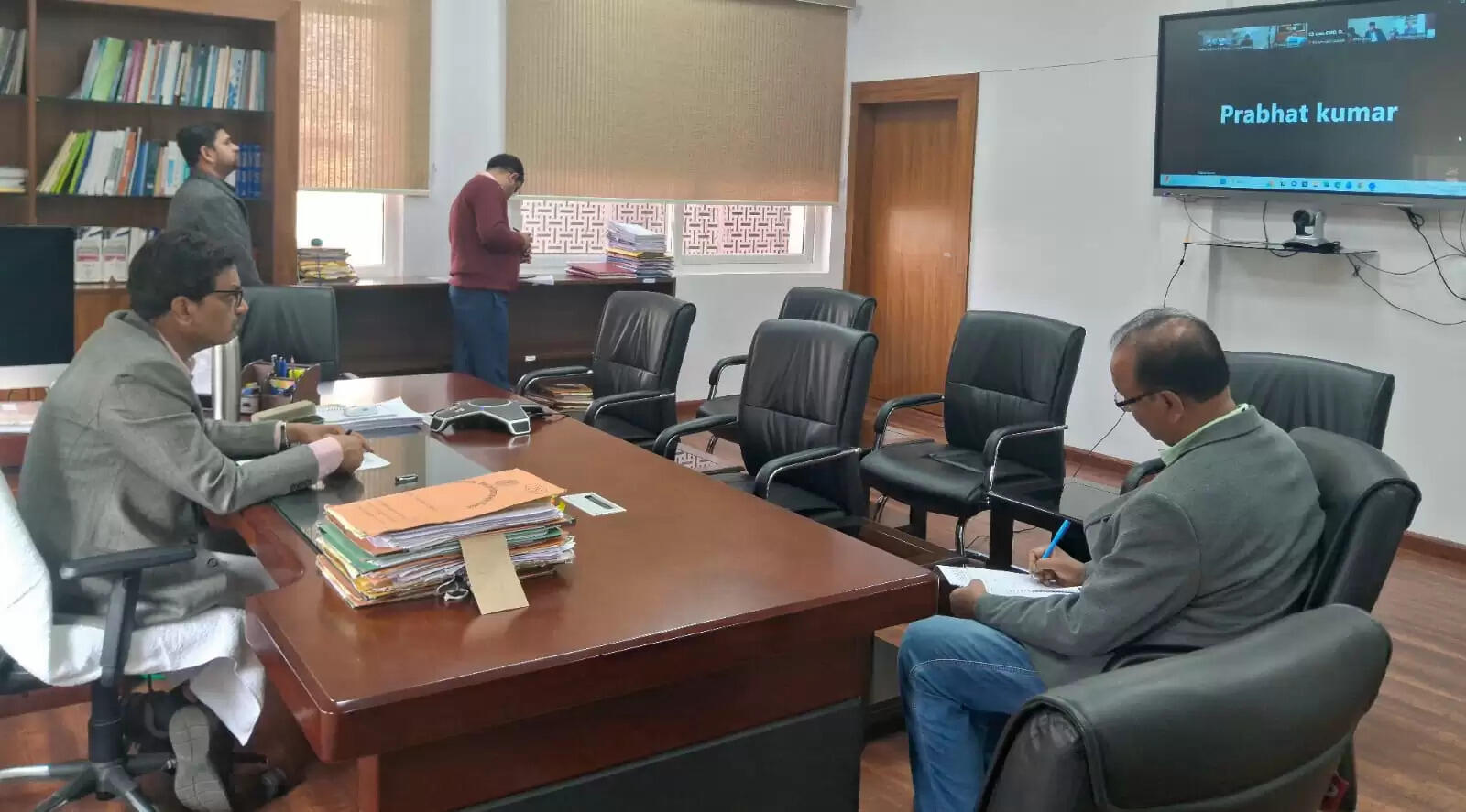 अस्पतालों में सीएस मशीनों की तत्काल करें खरीदारी : अपर मुख्य सचिव