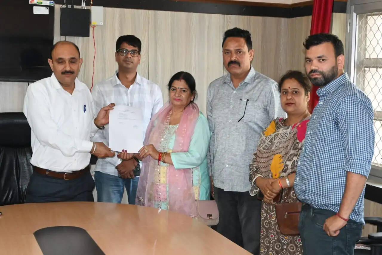 संतोष कुमारी नगर परिषद जोगिंदर नगर की अध्यक्ष तथा प्यार चंद उपाध्यक्ष निर्वाचित