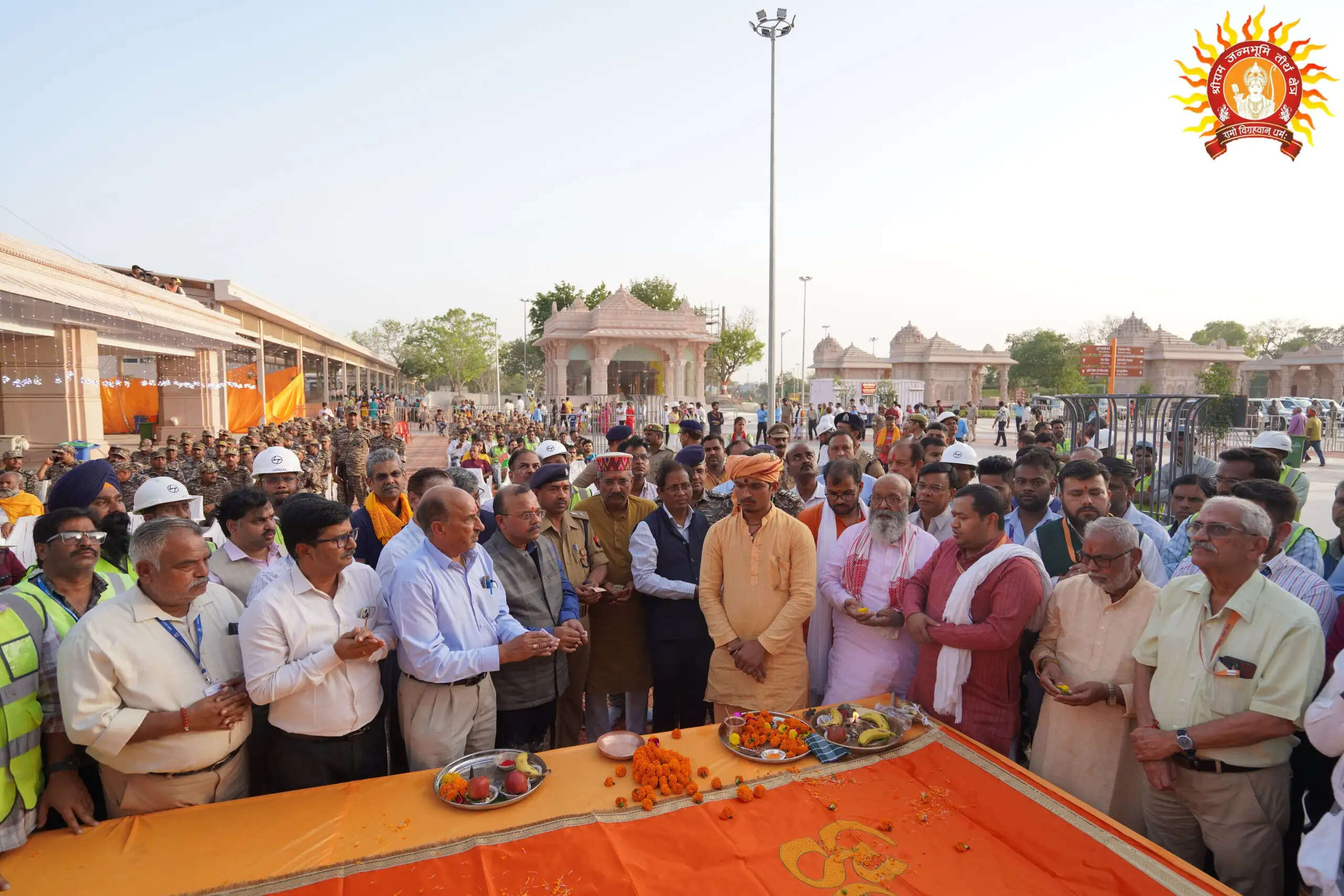 श्री राम जन्मभूमि के&nbsp;गणेश मंदिर पर हुआ ध्वजारोहण