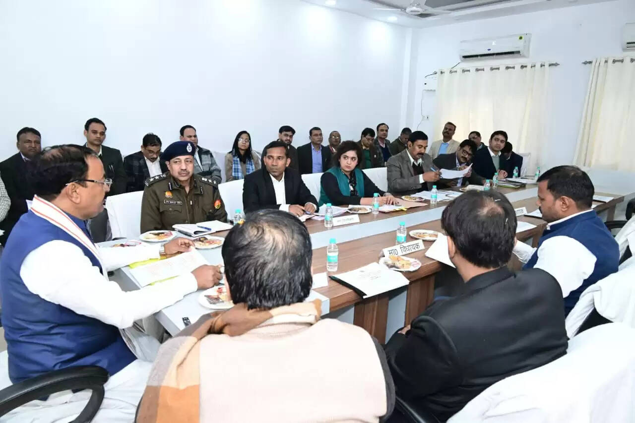 उप मुख्यमंत्री केशव प्रसाद मौर्य ने समीक्षा बैठक में अधिकारियों को दिए निर्देश