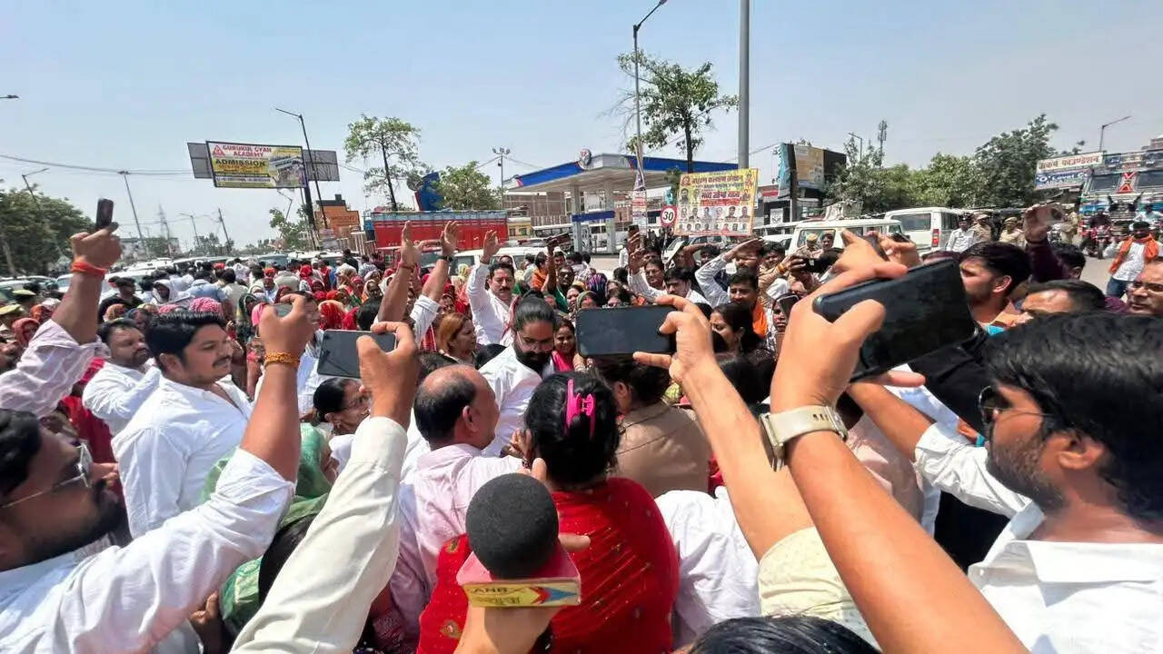 भाजपा ने निकाली महिला जन आक्रोश रैली, विपक्ष का किया पुतला दहन