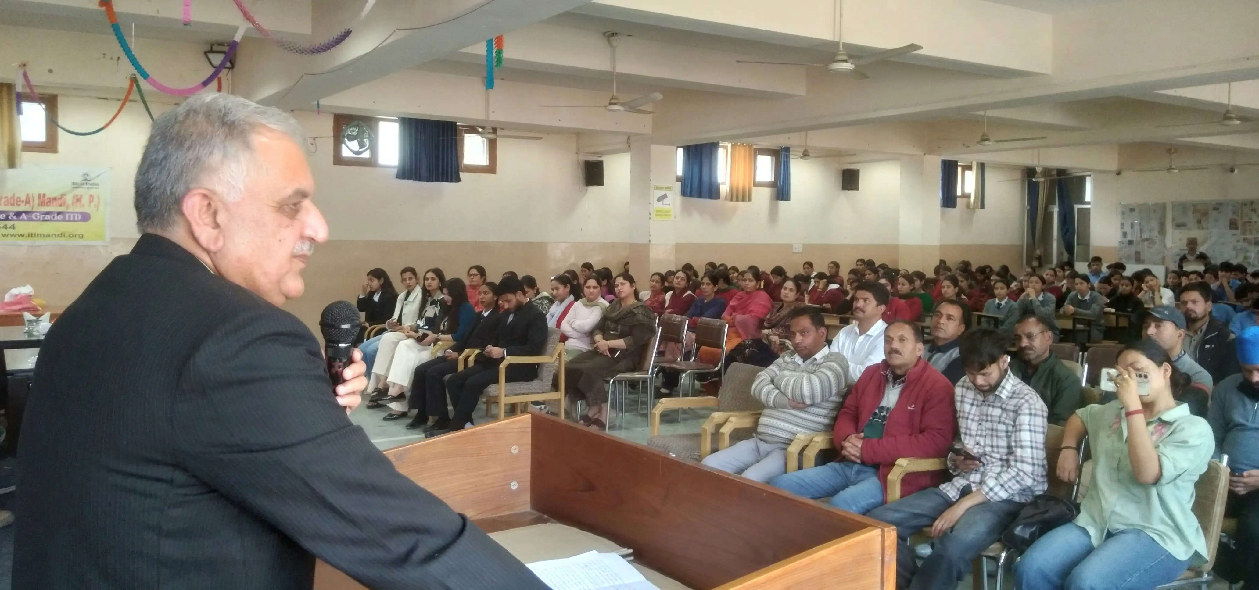 कानून और संविधान की जानकारी प्रत्येक नागरिक के लिए आवश्यक है: पुरेंद्र वैद्य