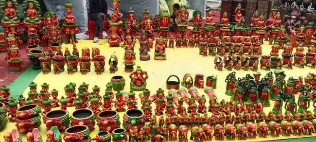 स्वदेशी मेला : सुलेख में अंशा, नंदिता, प्राची, ऋचा एवं पुष्प सज्जा में नंदिनी, अभिनव, अंकिता ने मारी बाजी