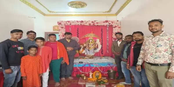 लोहरदगा में भक्तिभाव से हुई देवी सरस्वती की पूजा-अर्चना