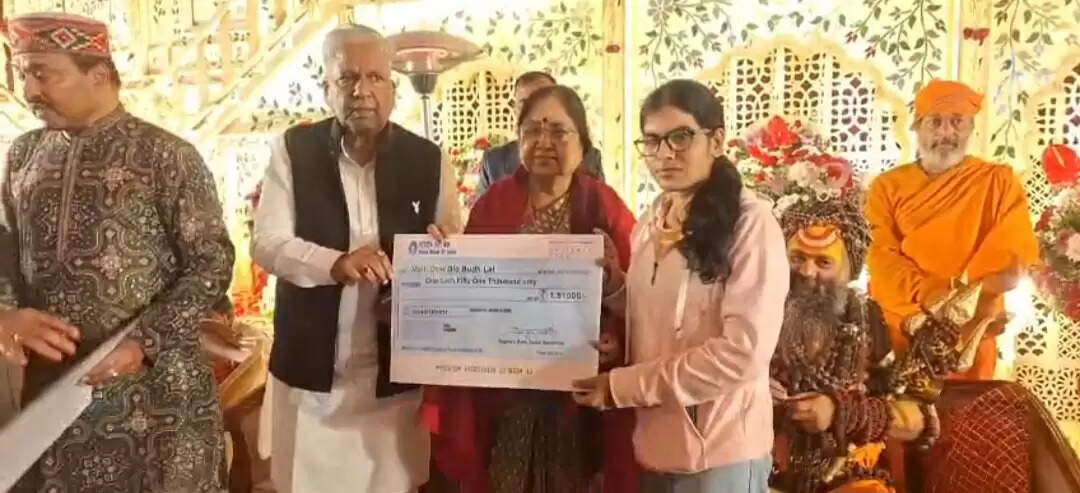 101 निर्धन एवं गरीब बेटियों के पिता बने राजेश