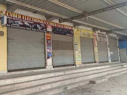 सीमा पर तनाव: जैसलमेर-बाड़मेर समेत पांच ज़िलों में हाई अलर्ट और ब्लैकआउट, शादी-धार्मिक कार्यक्रमों पर भी पाबंदी