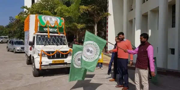 कर्मकार सामाजिक सुरक्षा योजना के प्रचार के लिए एलइडी वाहन को किया रवाना