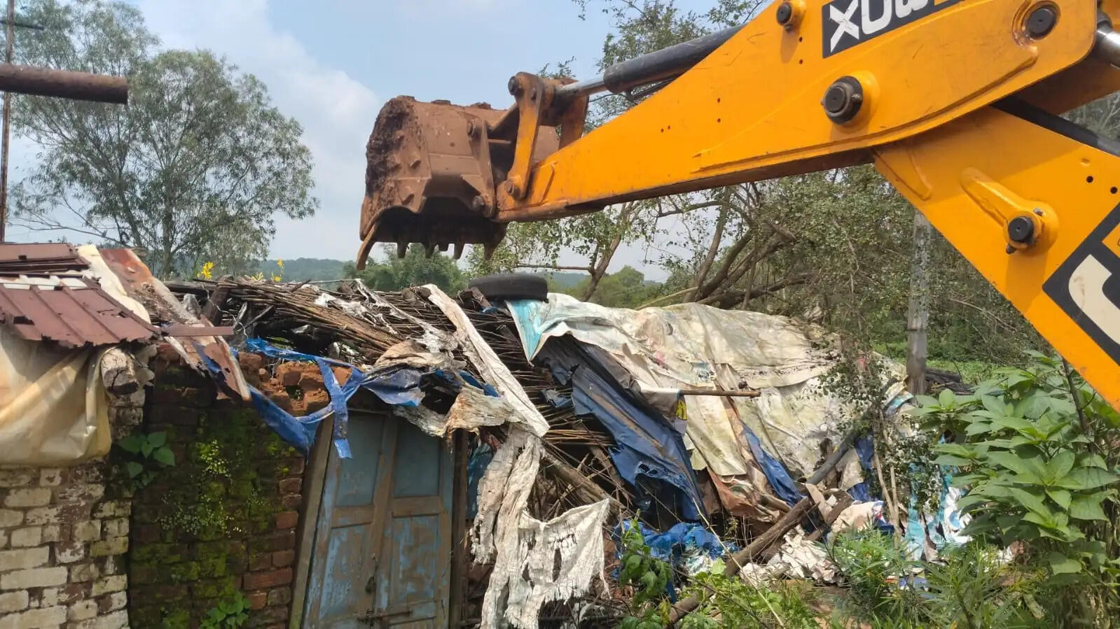 अनूपपुर: अमरकंटक में कलेक्टर की नाराजगी के बाद हटा अतिक्रमण, कुछ को मिला समय