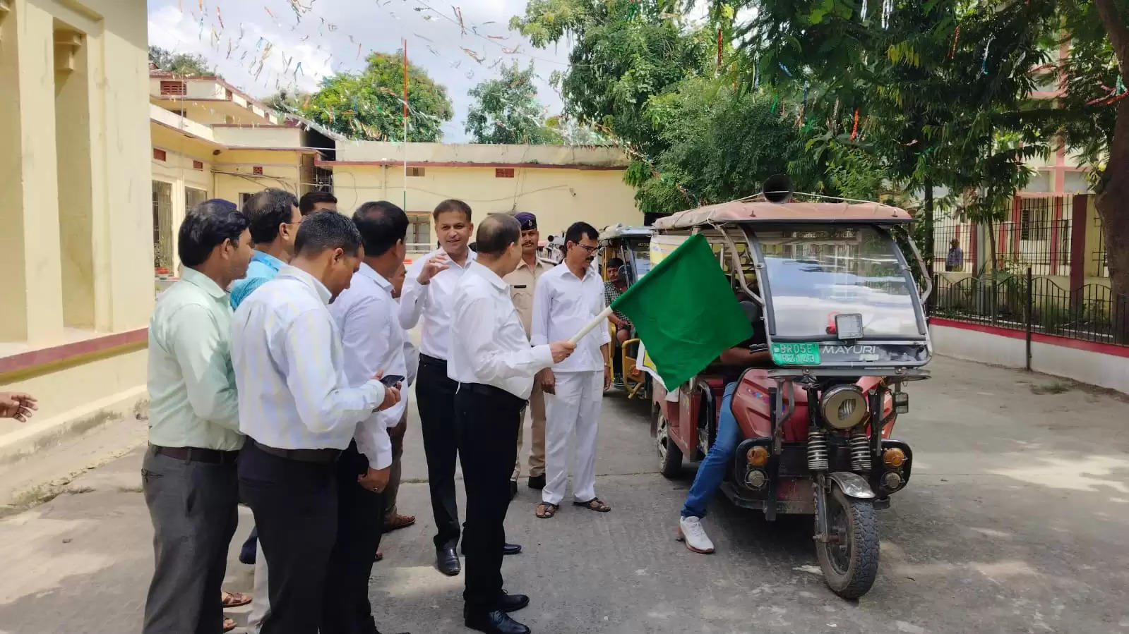 जिला जज ने लोक अदालत की सफलता को लेकर न्याय रथ किया रवाना