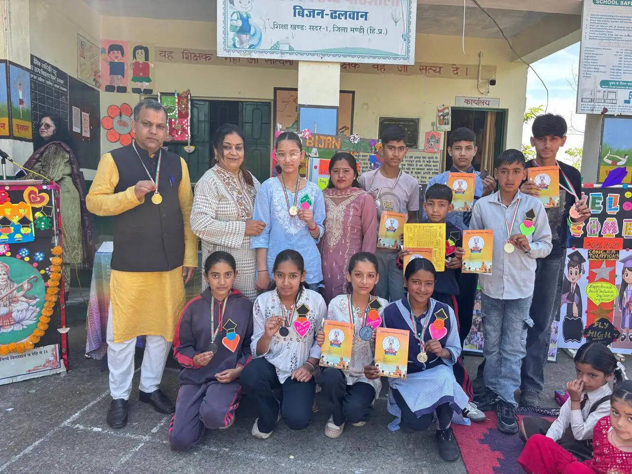 भारतीय ज्ञान परंपरा ओलंपियाड में बिजन-ढलवान स्कूल का दबदबा, गौरव को राज्य स्तर पर रजत और वंशिका को कांस्य पदक