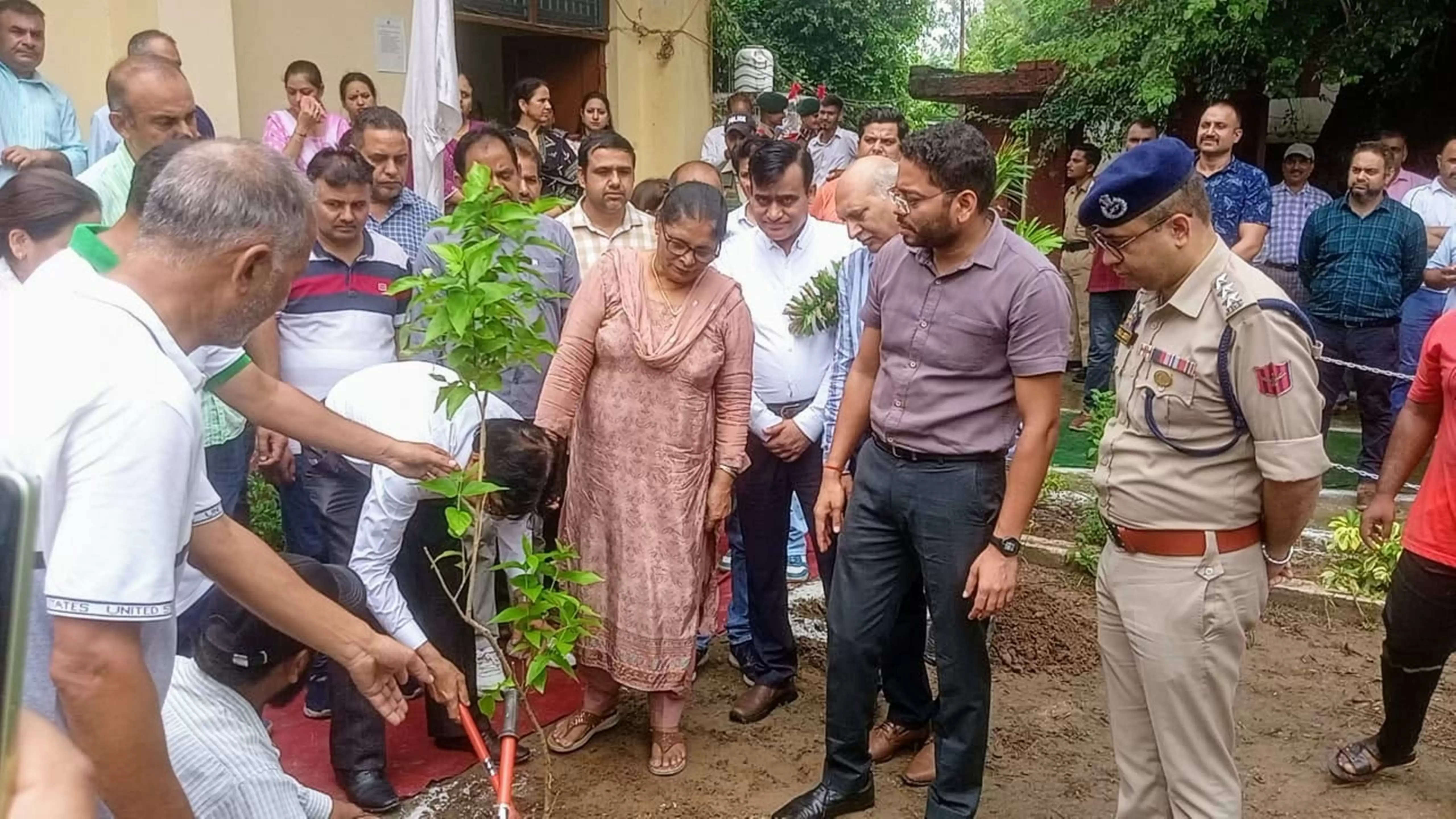 शहीद मेजर अरविंद बाजला को श्रद्धांजलि अर्पित की