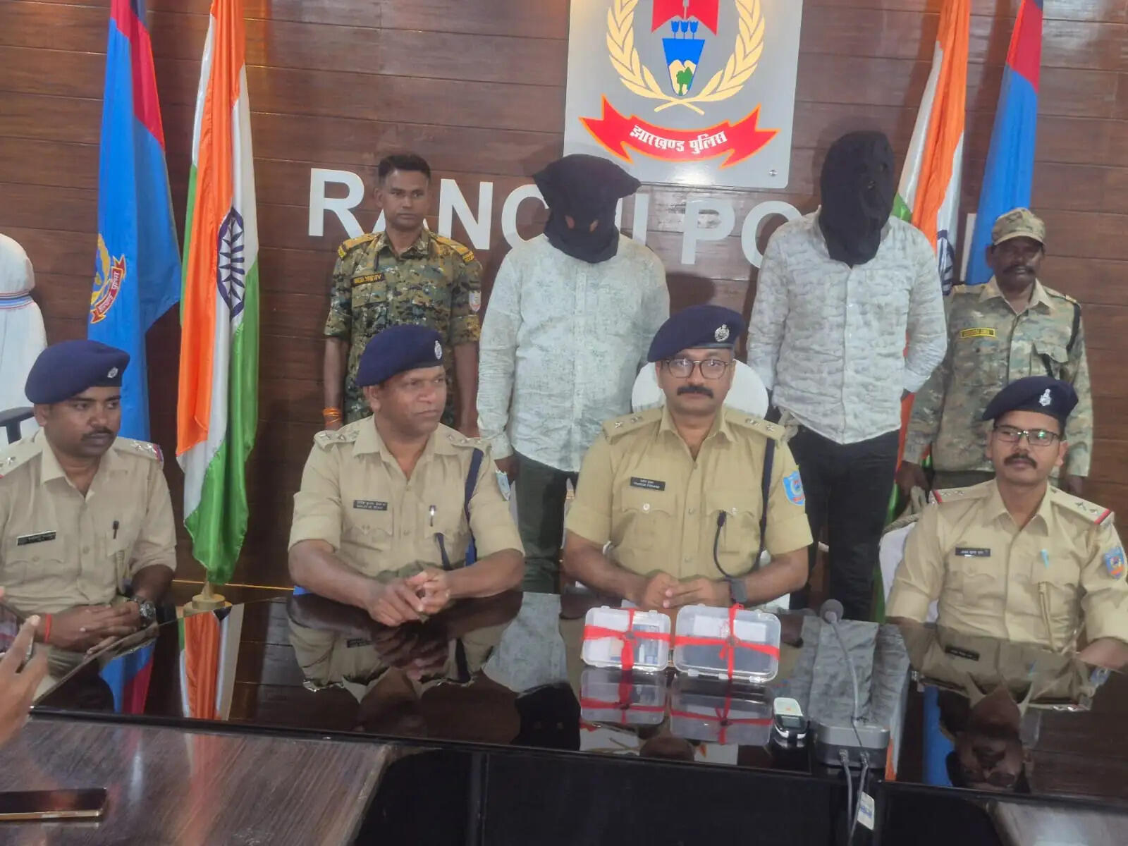 एटीएम कार्ड बदलकर ठगी करने वाले गिरोह के दो शातिर अपराधी गिरफ्तार