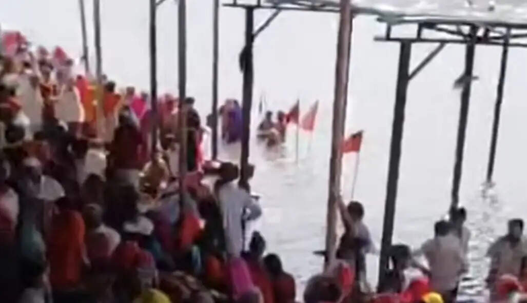 पुष्कर सरोवर में वैशाख पंचतीर्थ स्नान शुरू, मोहिनी एकादशी पर उमड़ा श्रद्धालुओं का सैलाब