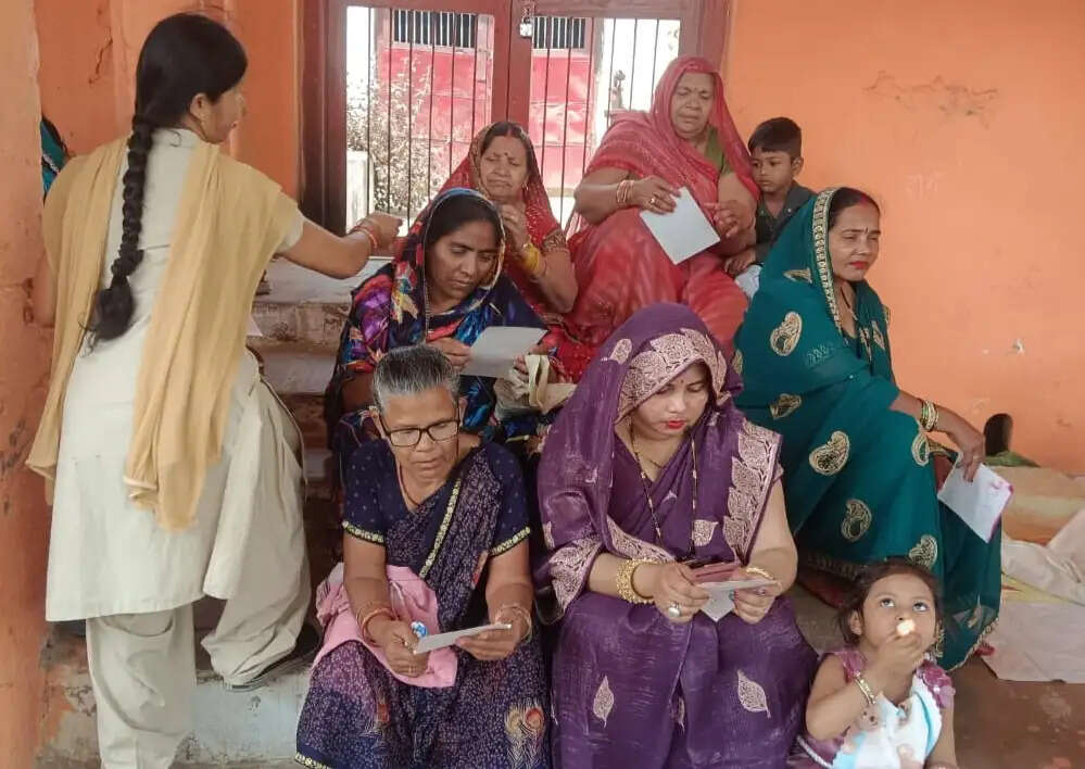 देवरिया में “बहू-बेटी अभियान” के तहत महिलाओं को किया जागरूक