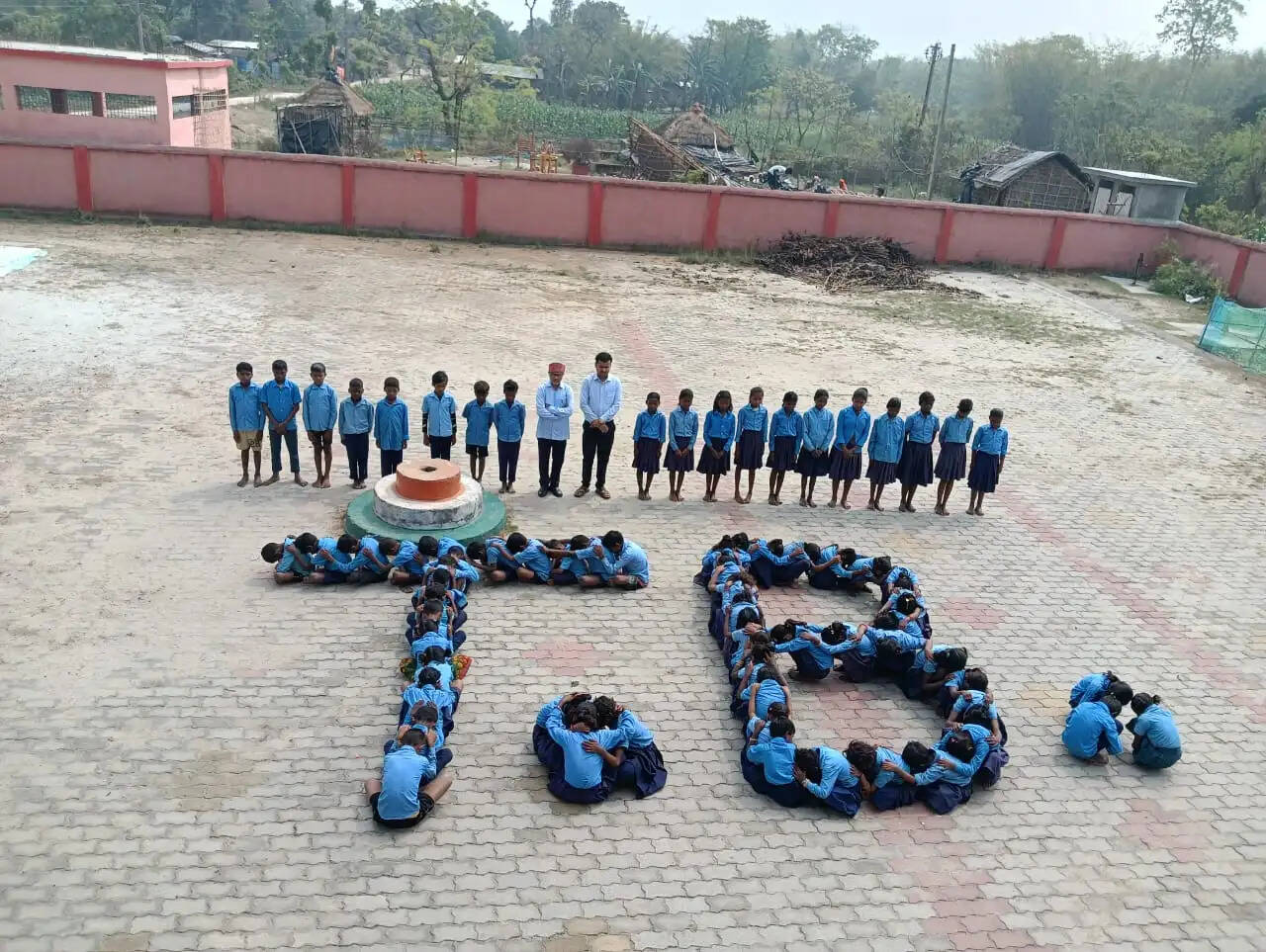 क्षय रोग दिवस पर स्कूली बच्चों ने बनाई मानव श्रृंखला