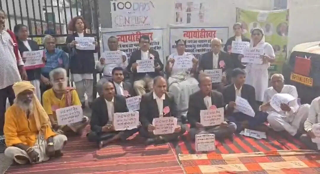 उच्च न्यायालय बेंच की मांग को लेकर अधिवक्ताओं का धरना