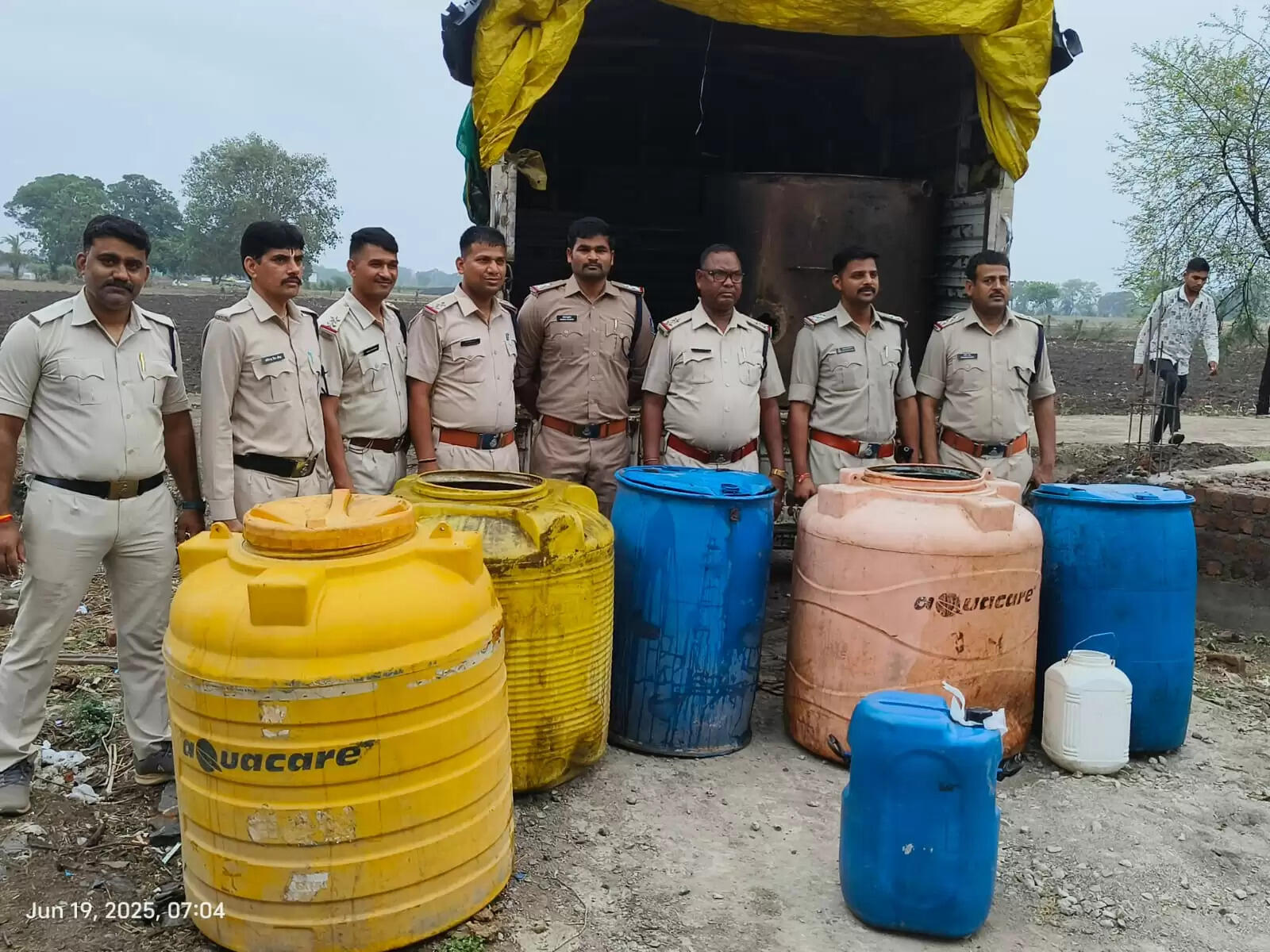 आबकारी विभाग का एक्शन, 9.50 लाख का लहान नष्ट