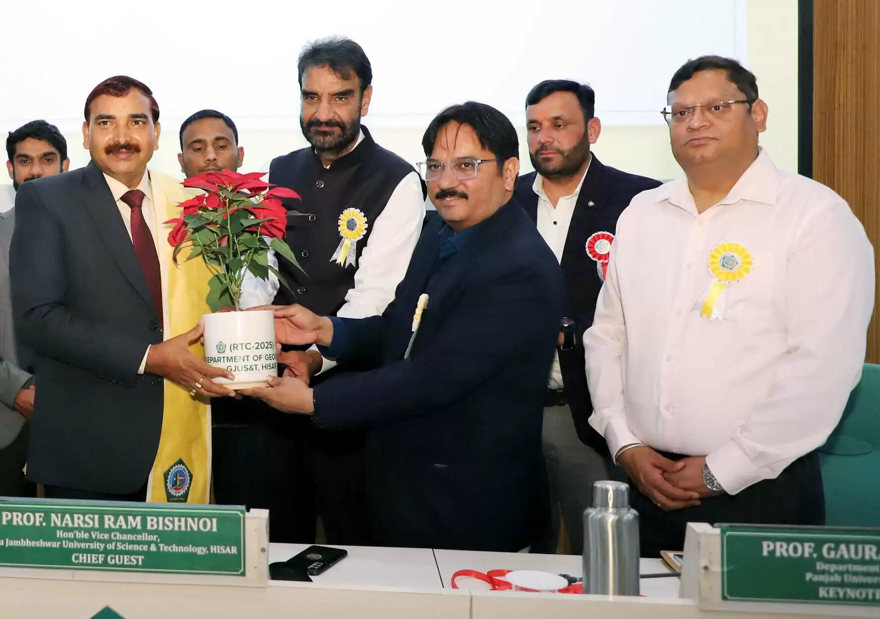 हिसार: हमें आत्मनिर्भरता व समावेशी विकास के लिए प्रेरित करता विकसित भारत @2047 का लक्ष्य : प्रो. नरसी राम बिश्नोई