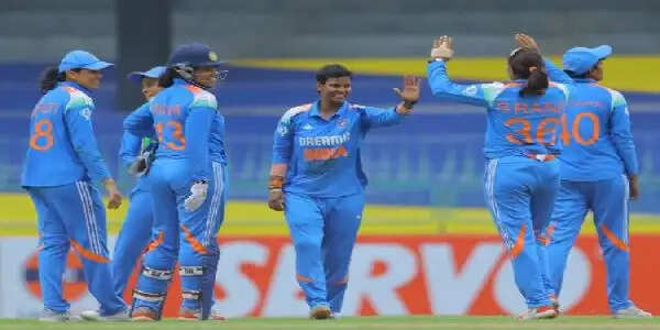 त्रिकोणीय महिला एकदिनी श्रृंखला: दक्षिण अफ्रीका को हरा फाइनल में पहुंची भारतीय टीम, श्रीलंका से होगा खिताबी मुकाबला