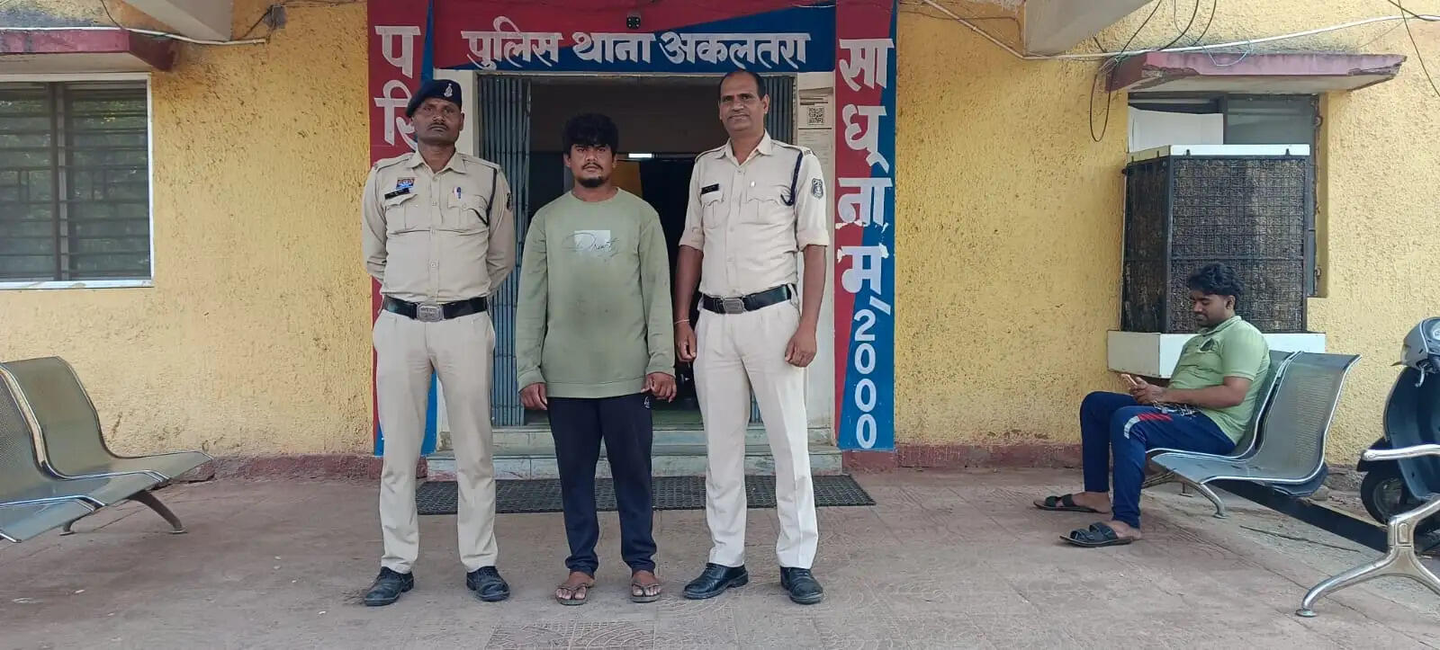 शराब पीने मां से पैसे की मांग व मारपीट, आरोपित युवक गिरफ्तार