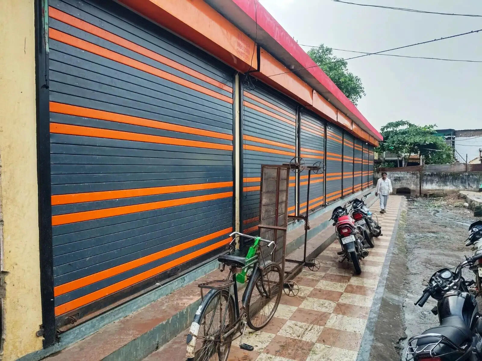 हरदा : अजनाल नदी किनारे बेतरतीब पार्किंग से यातायात व्यवस्था बिगड़ी, कार्रवाई की मांग