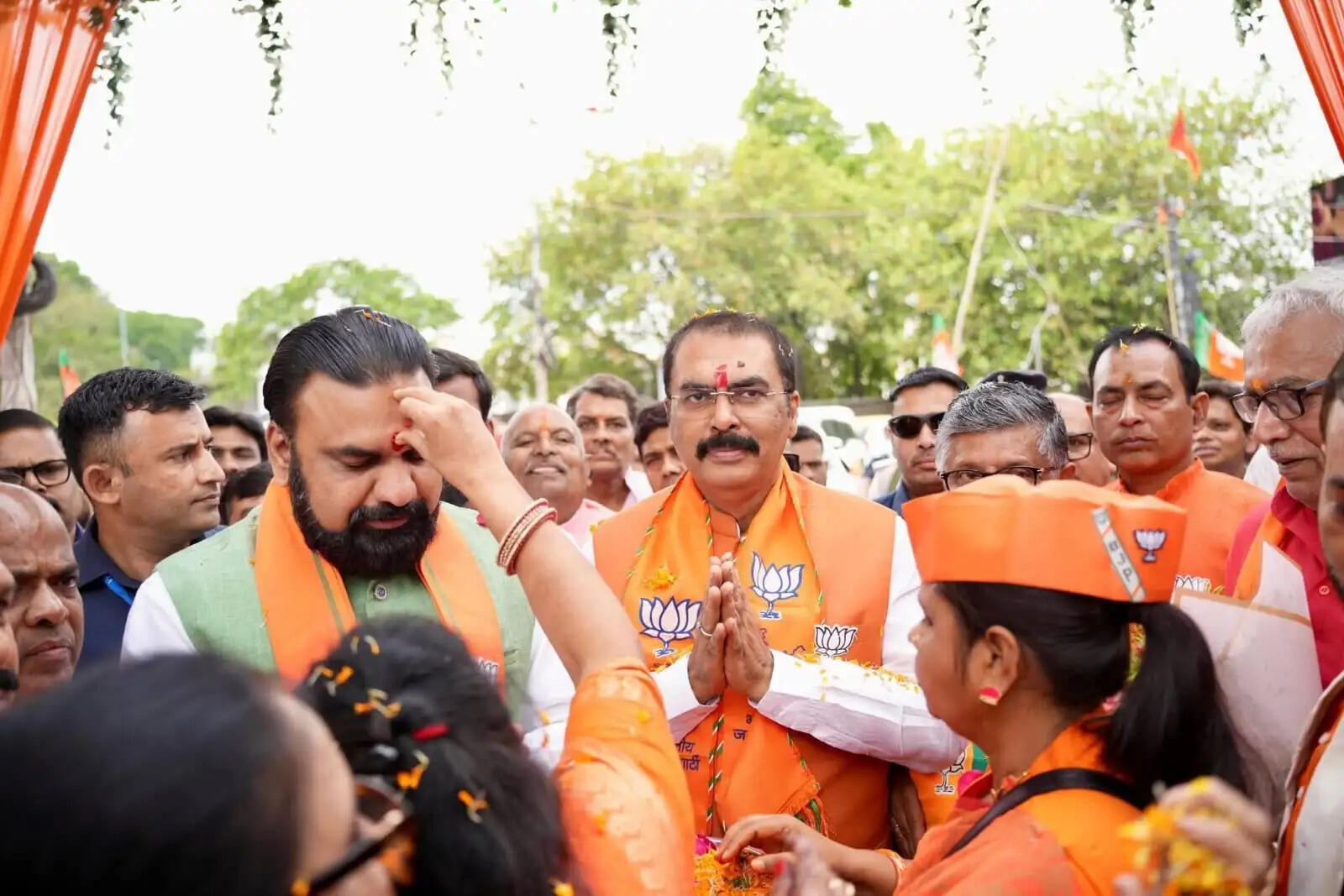 भाजपा के स्थापना दिवस पर वरिष्ठ कार्यकर्ताओं को किया गया सम्मानित