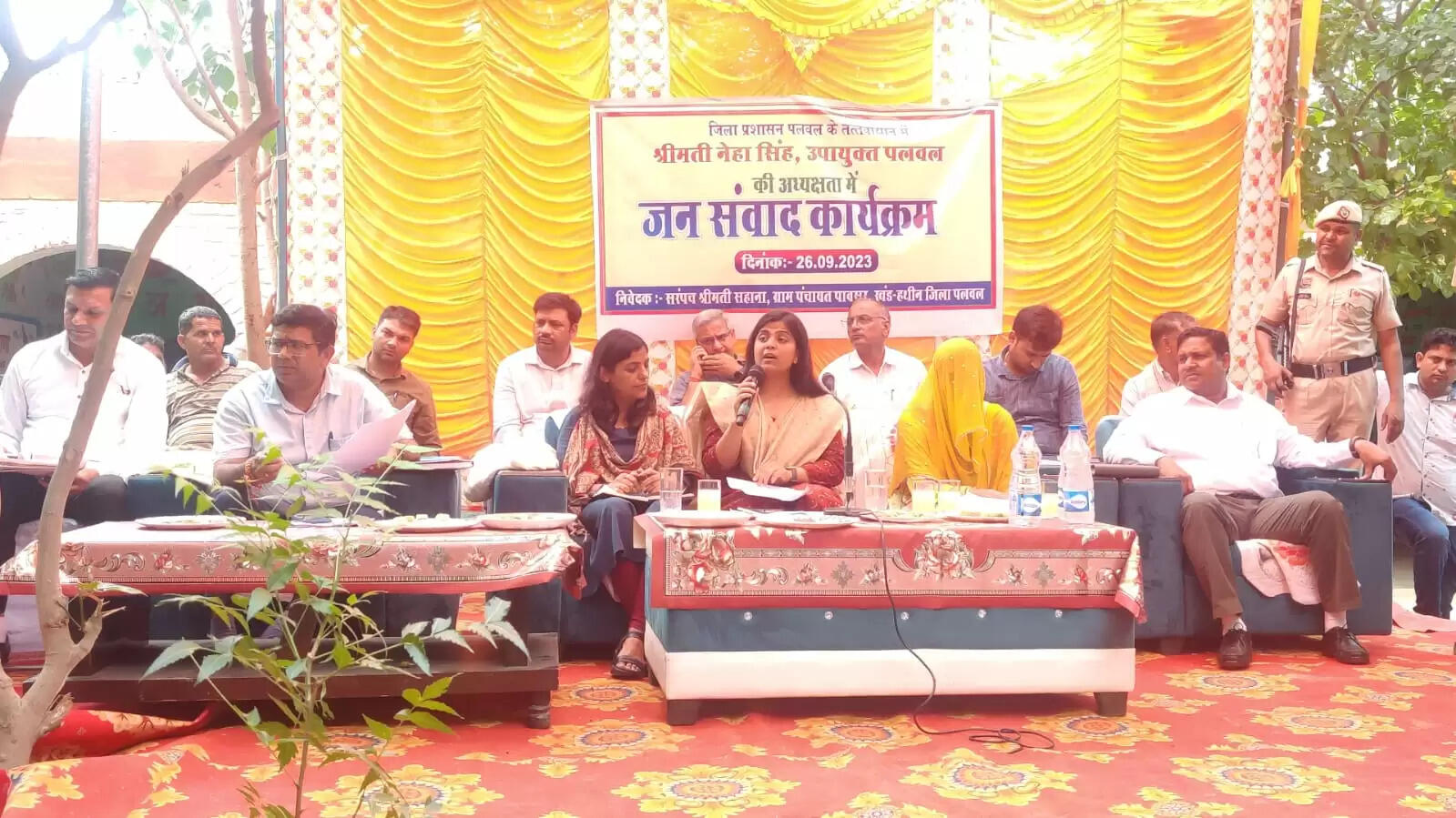 पलवल: डीसी नेहा सिंह ने जन संवाद कार्यक्रम में लोगों की समस्या सुन किया निपटान