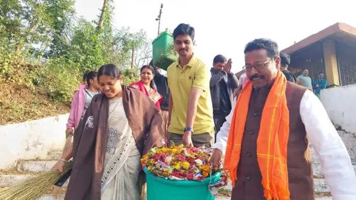 दंतेवाड़ा : प्रदेश मंत्री व विधायक के नेतृत्व में भाजपा ने चलाया स्वच्छता अभियान