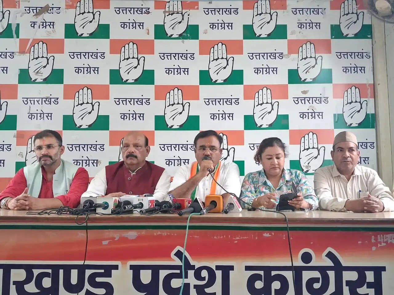 जनता की गाड़ी कमाई की बर्बादी और औचित्यहीन रहा विधानसभा का विशेष सत्र: कांग्रेस