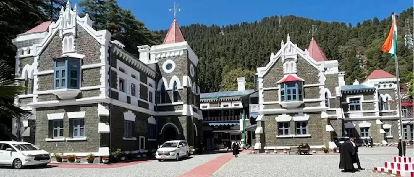 उच्च न्यायालय में हिंदी और अंग्रेजी में द्विभाषी आदेश जारी करने की मांग