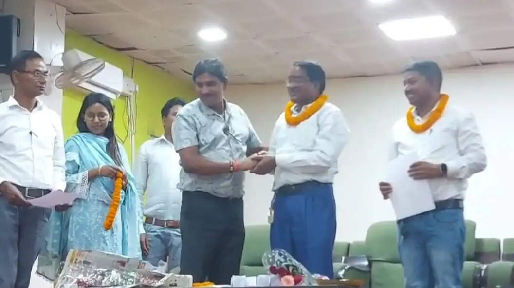 बलरामपुर : पटवारी संघ जिलाध्यक्ष का हुआ चुनाव, सचिव और कोषाध्यक्ष निर्विरोध निर्वाचित