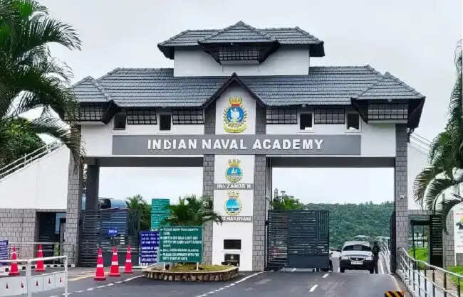 'स्प्रिंग टर्म' पासिंग आउट परेड की मेजबानी के लिए भारतीय नौसेना अकादमी तैयार