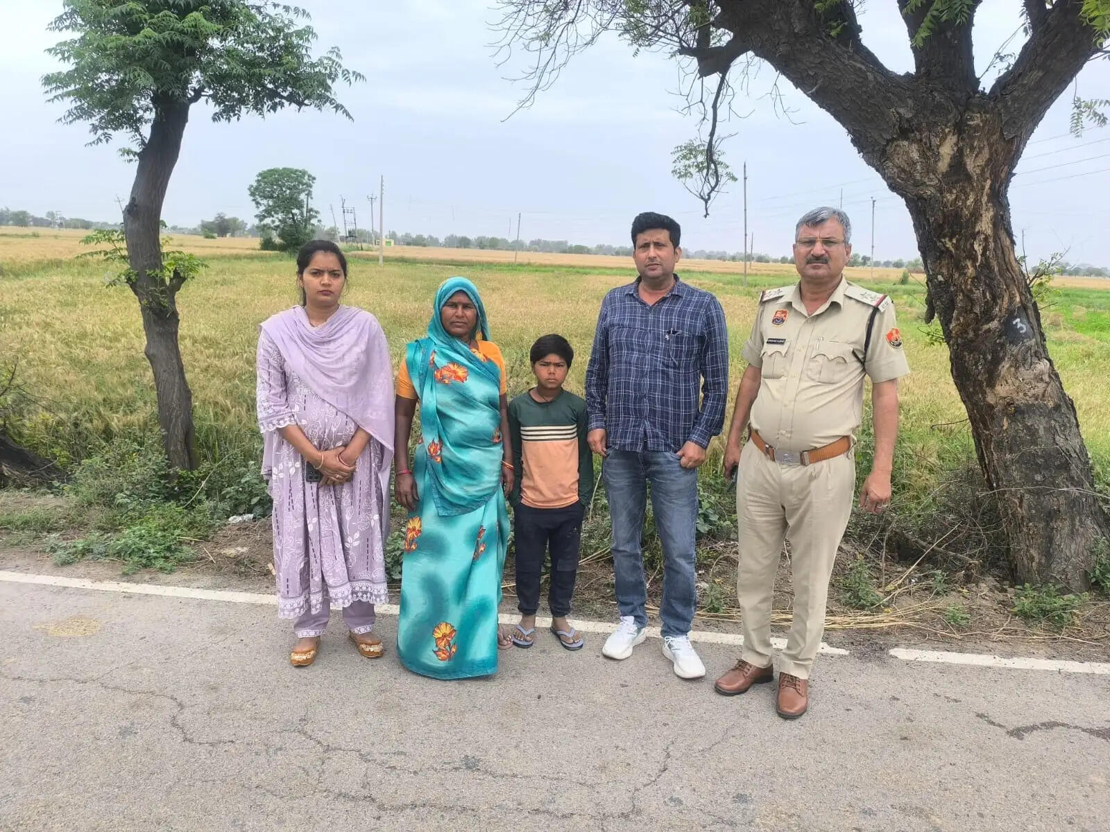 जींद : ऑपरेशन मुस्कान के तहत लावारिस बच्चे को परिजनों से मिलाया