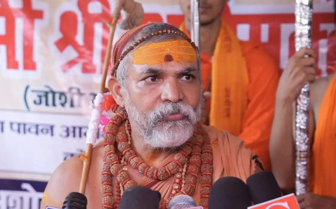 गोमाता को पशु सूची से अलग करे योगी सरकार, राष्ट्रमाता का दें दर्जा : स्वामी अविमुक्तेश्वरानंद