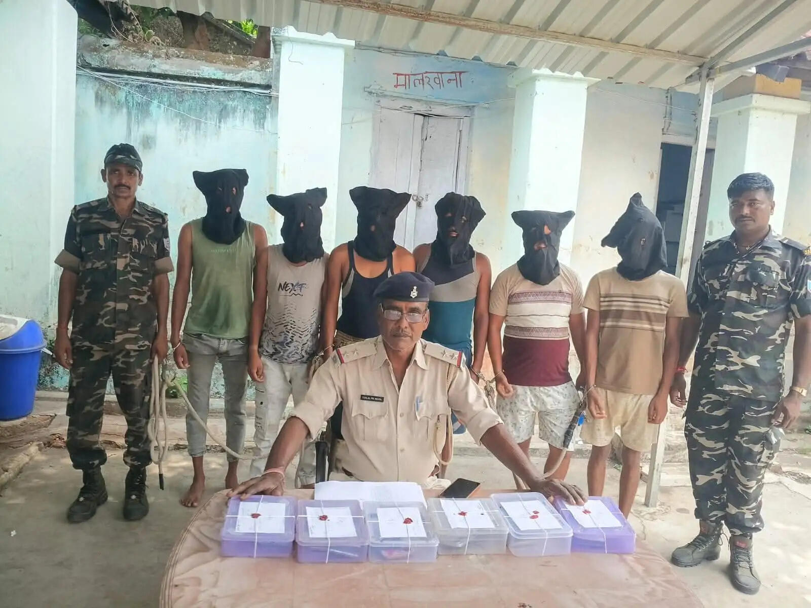 पुलिस ने छह साइबर अपराधियों को किया गिरफ्तार