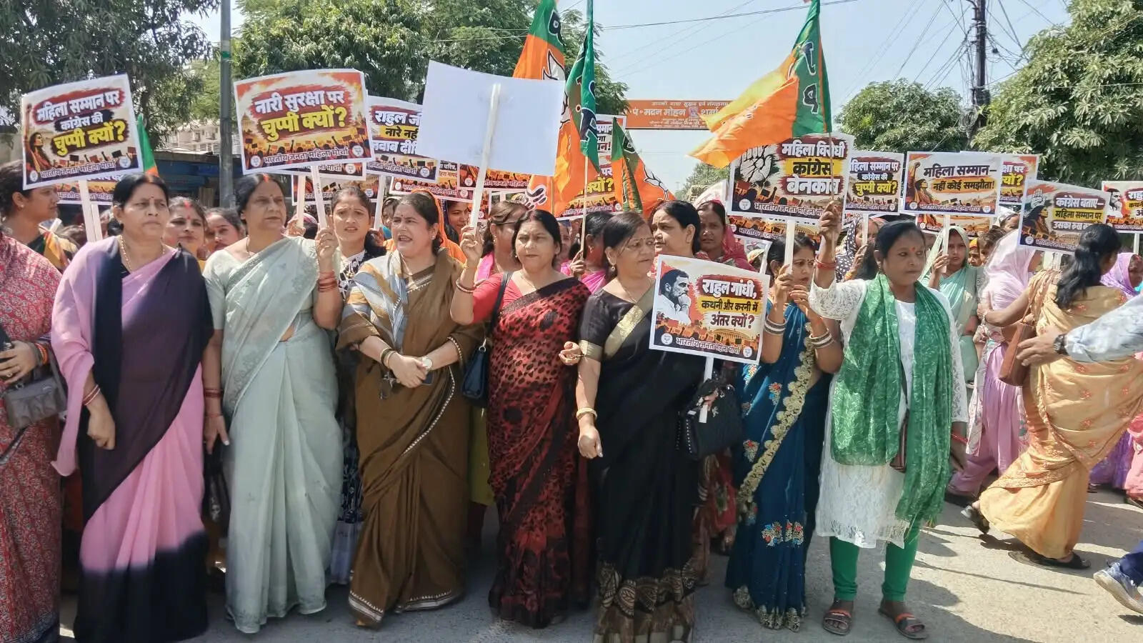 महिलाओं पर अभद्र टिप्पणी के विरोध में भाजपा महिला मोर्चा ने किया विरोध प्रदर्शन