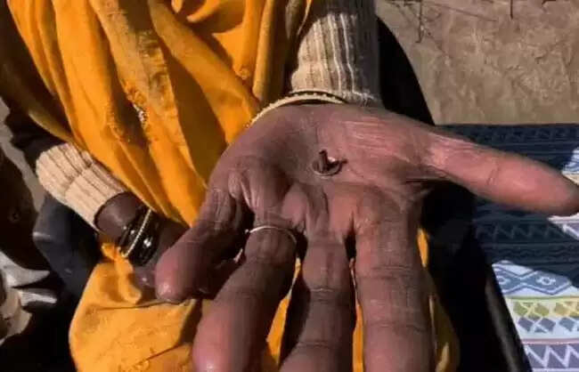 नारनौल में वृद्ध महिला को झांसा देकर दो युवक सोने के आभूषण लेकर फरार