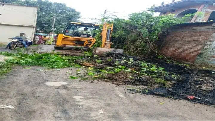 रीवाः बाढ़ से उत्पन्न कठिनाइयों को दूर करने के लिए जुटा प्रशासनिक अमला