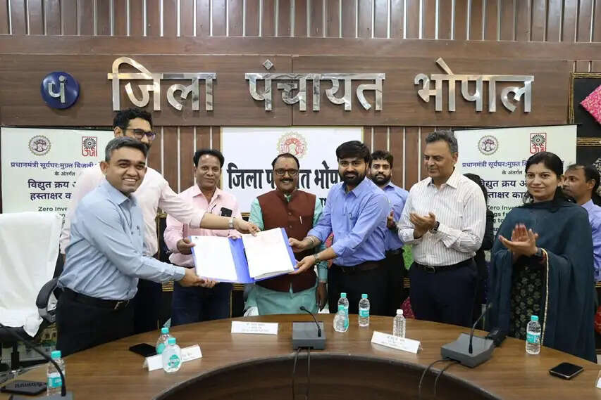 शासकीय भवनों में रेस्को मॉडल से सोलर पैनल लगाने के लिए जागरूकता जरूरी : मंत्री शुक्ला