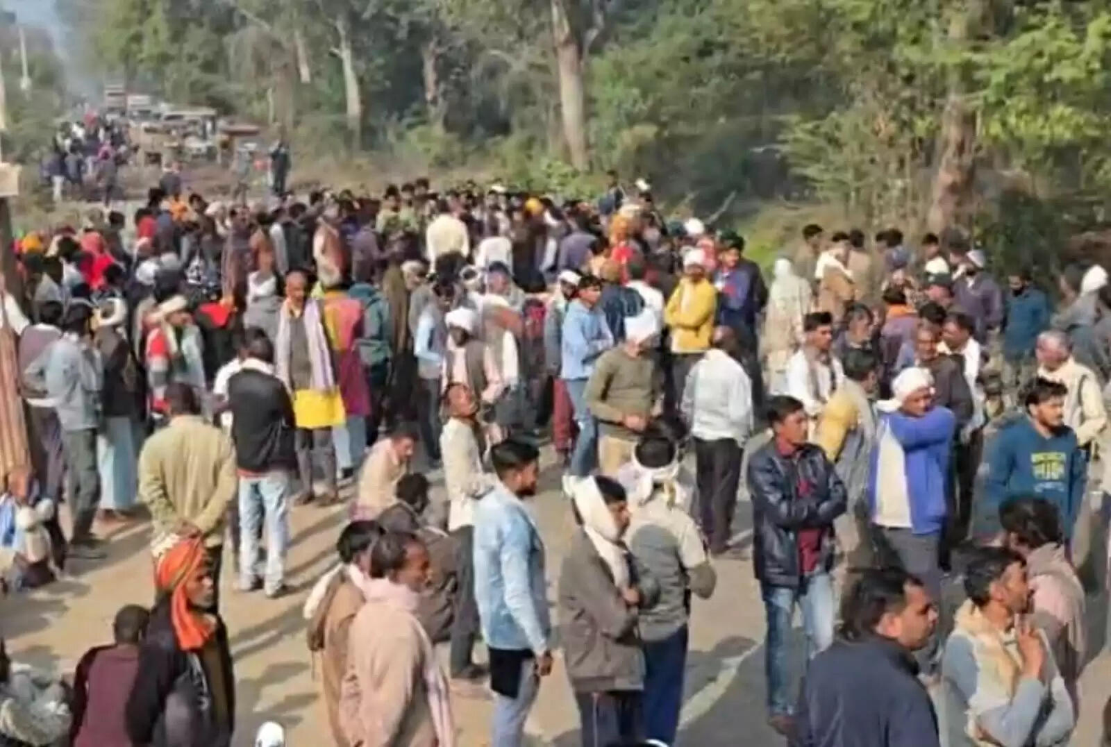 हादसे में युवक की मौत, परिजनों ने हाईवे जाम कर किया प्रदर्शन