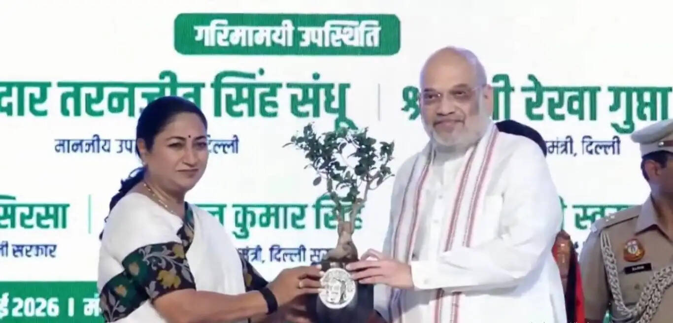 अमित शाह ने दिल्ली में ’मिशन 70 लाख’ पौधारोपण अभियान का शुभारंभ किया, 300 ईवी बसों को दिखाई हरी झंडी