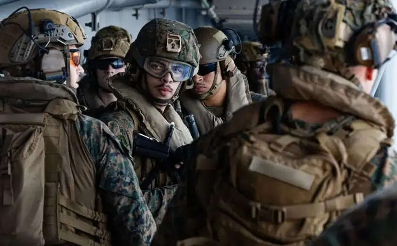 अमेरिका ने लड़ाकू विमान व हथियार के साथ 3500 अतिरिक्त सैनिक मध्य पूर्व भेजे