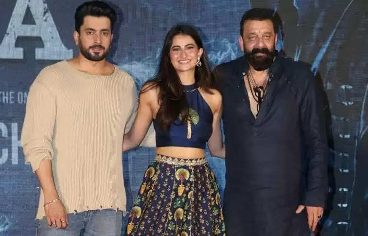 फिल्म 'द भूतनी' के इवेंट में संजय दत्त की ग्रैंड एंट्री ने बटोरी सुर्खियां