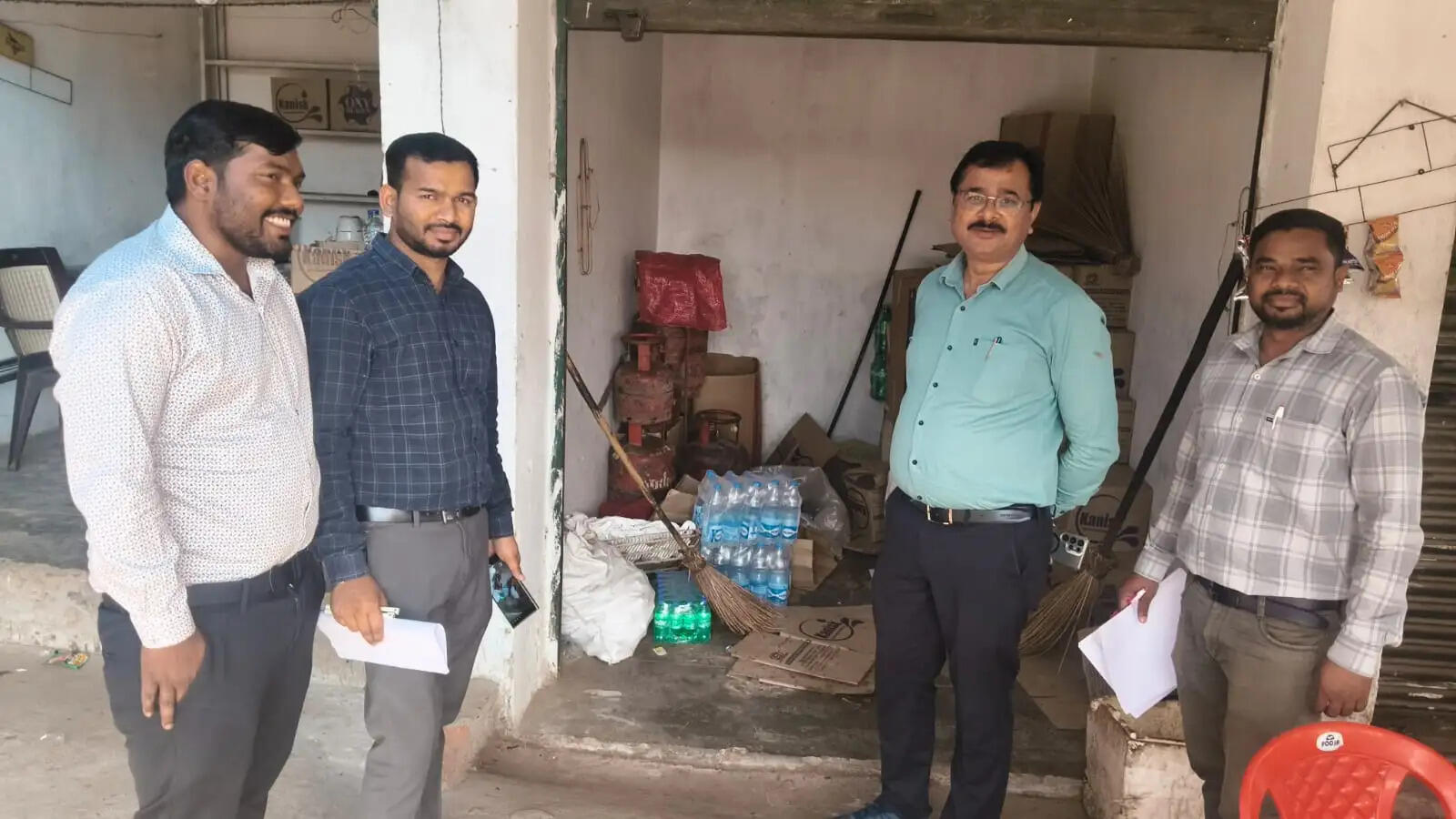 सूरजपुर : प्रतापपुर क्षेत्र में घरेलू गैस के अवैध उपयोग पर छापा, 14 सिलेंडर जब्त