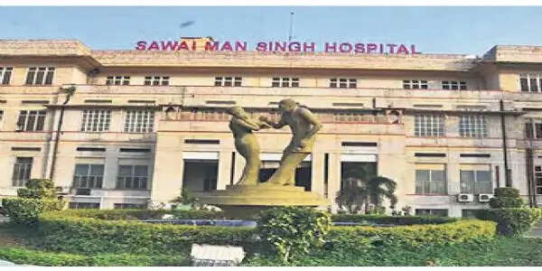 एसएमएस अस्पताल में महिला के सिर से 4 किलो का जटिल ट्यूमर सफलतापूर्वक निकाला