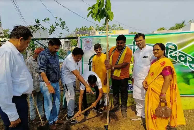 भीषण गर्मी से बचने का एक ही उपाय, हर नागरिक वृक्षारोपण की ओर कदम बढ़ायें : विधायक