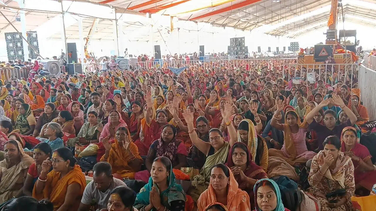 एक लोटा जल, सब समस्याओं का हल : पंडित प्रदीप मिश्रा