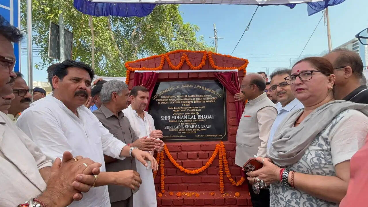 4.95 करोड़ रुपये के विकास कार्यों की शुरुआत, गलियां-सड़कें और नालियां होंगी दुरुस्त
