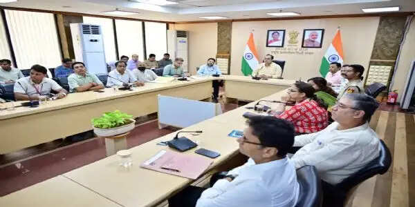 दिल्ली के स्वास्थ्य मंत्री ने की मेगा रक्तदान शिविर की तैयारियों की समीक्षा